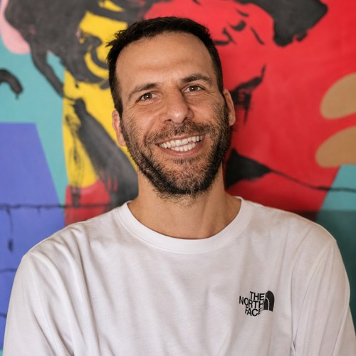 יאיר מירון, מחבר הספר מתיר אסורים
